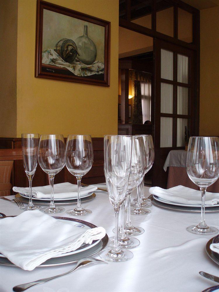 Miguel De Cervantes Alcalá de Henares Exterior foto