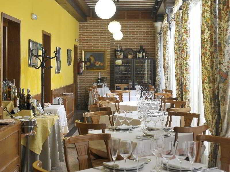 Miguel De Cervantes Alcalá de Henares Exterior foto